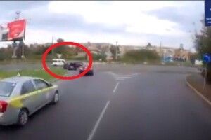 Волинська поліція шукає «Фольксваген Гольф», який зник з місця ДТП (Відео)