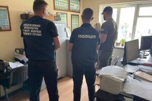 Хотіли понад 25 тисяч за звільнення від військової служби: поліцейські затримали вимагачів