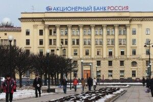 Росіяни масово забирають з банків свої заощадження