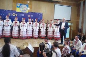 Освітянок привітав Волинський народний хор