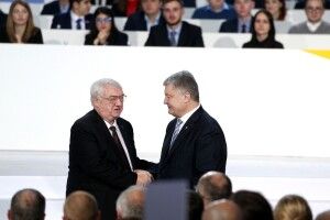 Що побажав Петро Порошенко видатному українцю, який передбачав війну росії проти України