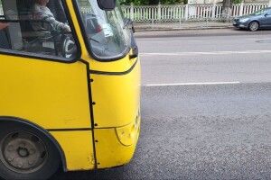 У Рівному водія, який сказав до матері полеглого Героя: «Розвелося вас тут», викликають на розмову