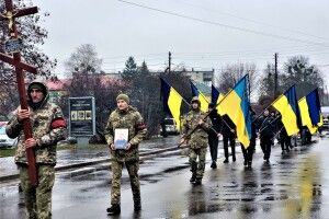 Він був світлою і доброю людиною: на Волині попрощались із Героєм Миколою Оксентюком (Фото)