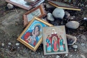 На Волині на смітник викинули ікони