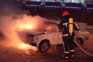 У Рівному під час руху загорілася машина (Фото)