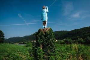 Статую Меланії Трамп вирізали із дерева бензопилкою 