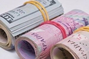 В українців поменшало паперових грошей