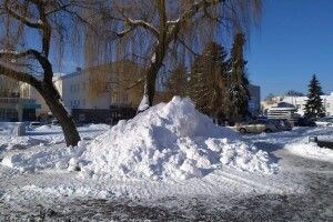 У лютому кожному лучанину дісталося 20 тонн снігу – відзавтра він почне перетворюватися на воду (Фото)