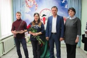 У пологовому будинку Луцька вручили ювілейний документ