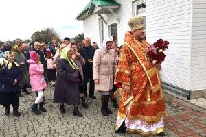 У селі Верхнів єпископа Матфея зустрічали хлібом-сіллю (Фото)