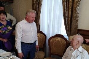 Сторічному рівнянину вручили медаль