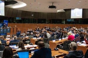 Підтримувати Україну до перемоги – Порошенко повідомив про важливу резолюцію ЄНП