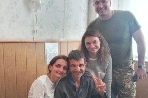 «Продав улюблений годинник, щоб купити хліб»: дочка Михайла Діанова про спогади батька з полону
