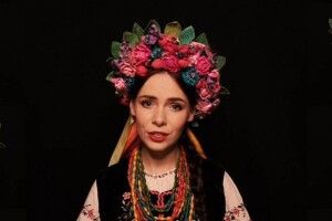 «Щедрик» англійською: рівнянка переклала та заспівала всесвітньо відомий твір