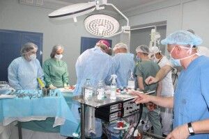 Коли волиняни піднімали келихи, у Ковелі медики імплантували тимчасовий водій ритму серця
