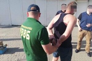 Військовослужбовець намагався підкупити колег (Фото, відео)