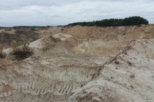 Житель Волині на своєму городі зробив незаконний кар’єр. Як покарали