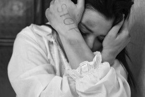 Серед міста чоловік домагався 23-річну дівчину. Ніхто не допоміг