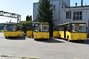 У три громади на Волині передали спеціалізовані автобуси для школярів