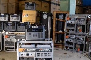 Петро Порошенко передав Дніпру зарядні станції, генератори і буржуйки