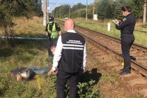 Чоловік стріляв у матір своєї колишньої дівчини, а потім скоїв самогубство