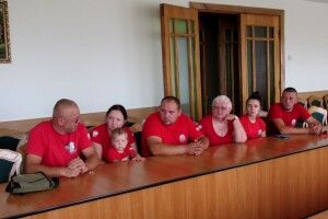 Польські волонтери упорядкували історичні місця на волинському кладовищі