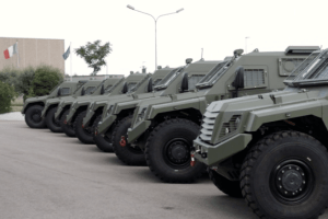Вперше в Україні: Фонд Порошенка і волонтери купують нові бронемашини для десантників