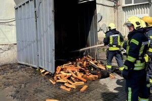 У Луцьку спалахнув металевий контейнер