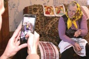 Завдяки внукові бабуся стала популярною блогеркою