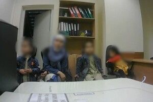 Жінка з підробленим паспортом намагалася вилетіти з України з трьома маленькими дівчатами (Відео)