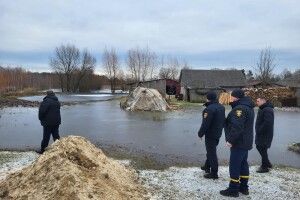 Велика вода на Камінь-Каширщині затоплює обійстя (Фото)