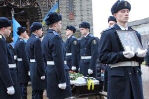 На Рівненщині поховали Героя, який загинув під Бахмутом