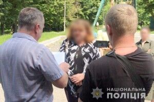 Мати намагалася продати неповнолітню доньку в сексуальне рабство: жінку засудили