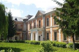На Волині двох пацієнтів лікувало 50 медиків