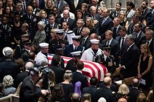 Прощаючись у Вашингтоні з Джоном Маккейном, Петро Порошенко заявив: «Ви – справжній герой України!» (відео)