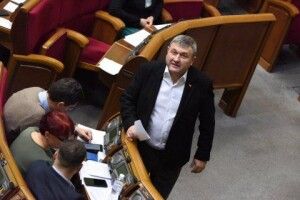 «Слуга народу» контактував з тушками, коли ті вбивали майданівців?