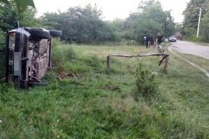 «Жінку та дитину затиснуло під авто»: на Рівненщині п’яний водій наїхав на людей
