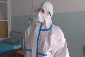 У волинські лікарні відправлено 700 захисних костюмів від Порошенка
