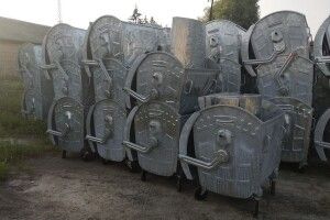У Маневичах закупили контейнери для сміття