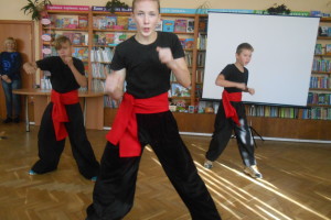 Козачата у бібліотеці