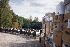 Новій бригаді – нова техніка: Порошенко побував у бійців, які готуються до відправки на передову