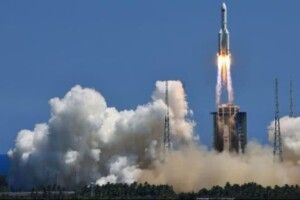 Китайська рекета-носій вагою 23 тонни через кілька днів, ймовірно, впаде на Землю 