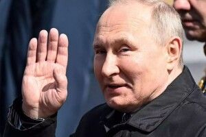 До Путіна викликали лікарів через слабкість і втому, а його промову читав двійник