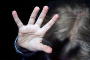 Сестра забила палицею до смерті дев'ятирічного брата