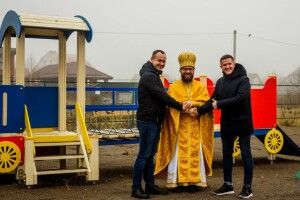 Луцькій церкві подарували... дитячий майданчик