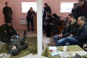 Вчителів учать тримати автомати