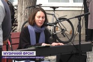Душевно і щиро: Вуличні музики у Луцьку збирають гроші для армії (Відео)