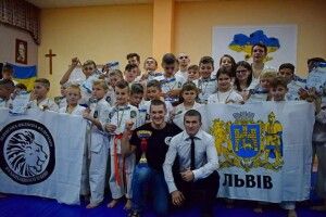 У селі на Прикарпатті священник і ветеран створили спортивний клуб