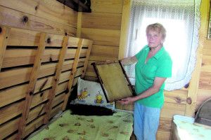 Ну як без пані бджолярки у медовому селі Баїв?