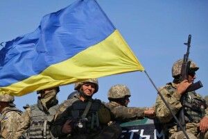 Українські воїни потужно знищили ворожий БТР (Відео)